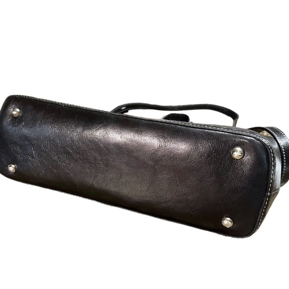 FOSSIL, BLACK LEATHER BAG/SHOULDER BAG. TOPSTITCH DETAIL, BOTTOM STUDS. - Picture 5 of 8